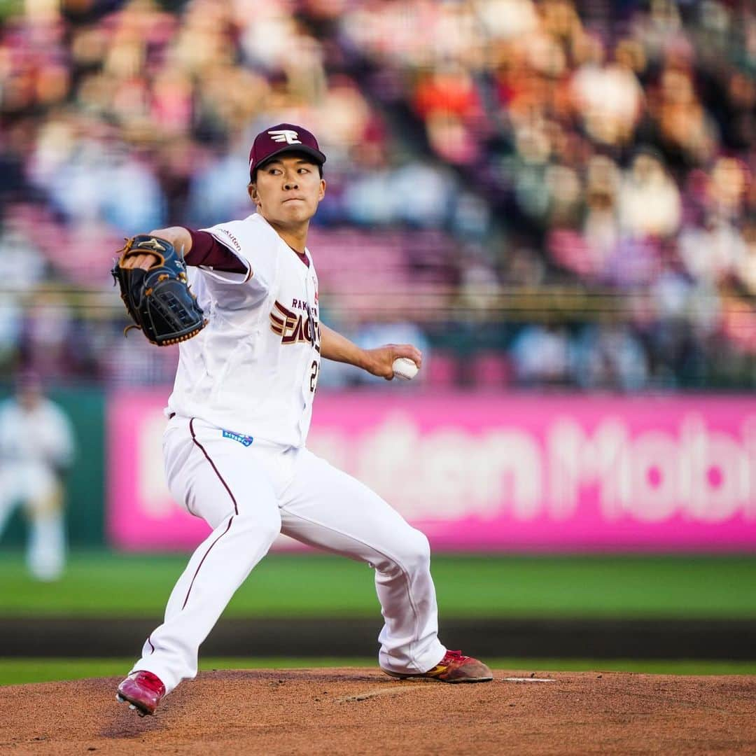 東北楽天ゴールデンイーグルスさんのインスタグラム写真 - (東北楽天ゴールデンイーグルスInstagram)「⚾️  ⚾️E 0-2 B⚾️ 7回まで0-0で進んだ投手戦は8回に均衡を破った相手に軍配。 先発の早川選手は8回104球5安打2失点7奪三振の好投👍🏼 9回を任された内選手は主軸を相手に三者凡退💯  #鷲が掴む #rakuteneagles #早川隆久 #炭谷銀仁朗 #鈴木大地 #内星龍  #伊藤裕季也 #島内宏明」5月9日 21時19分 - rakuten_eagles