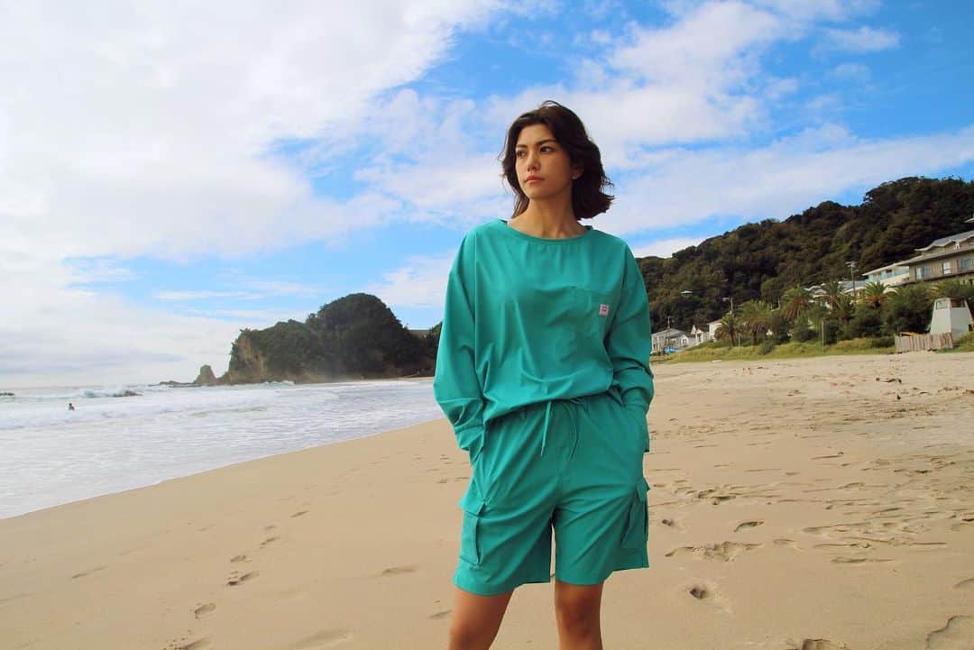 BillabongWomensJapanのインスタグラム：「機能素材を使用したトップスとカーゴショーツ、サラサラとした着心地がこれからのシーズンに◎」