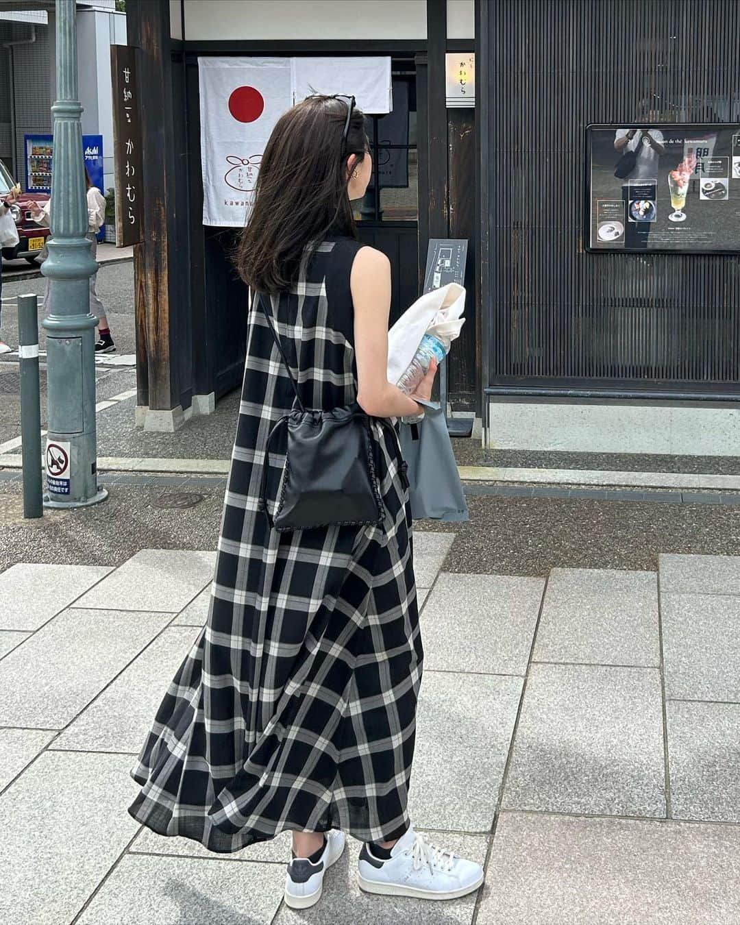木下桜さんのインスタグラム写真 - (木下桜Instagram)「. 暑すぎて、 ノースリーブデビューしちゃった😵‍💫❤️‍🔥 #yo__style   下ろすのを楽しみにしてた @louren__official のワンピース🫶🏻 これから間違いなく大活躍…🤍  #金沢旅行」5月9日 21時23分 - yo_kinoshita
