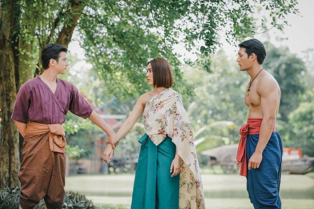 キンバリー・アン・ウォーテマス・ティアムシリのインスタグラム：「Ep.15 ตอน บัวคนสวย 🙈 คืนนี้สนุกและพีกมากกก ฟ้าฝนอย่าได้เป็นอุปสรรคนะเจ้าค่ะ 🙏🏼🤣 เจอกัน 20.00 ช่อง3 ค่ะ」