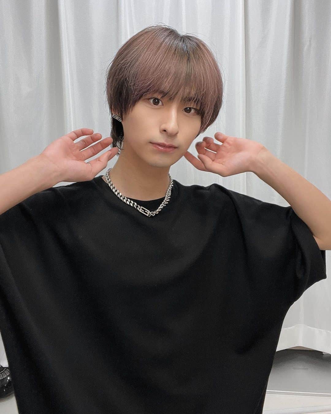 鹿島尚貴のインスタグラム：「イメチェン🫠 黒✖︎ピンクかわいい」
