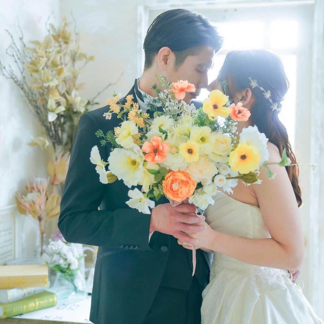 CLAIREのインスタグラム：「ブーケと一緒に💐  #クレールブライダルスタジオ #フォトウェディング #結婚式準備 #プレ花嫁 #卒花嫁 #和装ヘア #和装前撮り #前撮り #写真で結婚式 #白無垢 #着物 #ウェディングドレス #結婚写真 #結婚準備 #日本中のプレ花嫁さんと繋がりたい#ウエディングフォト #フォトウエディング #2023春婚 #2023夏婚 #2023秋婚 #宇都宮フォトウェディング」
