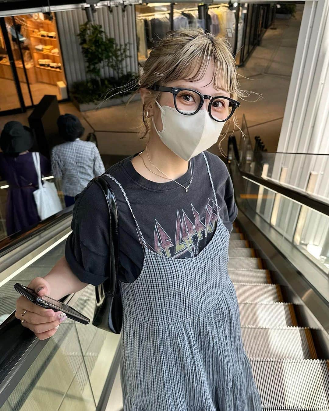 ARISAさんのインスタグラム写真 - (ARISAInstagram)「ㅤㅤㅤㅤㅤㅤㅤㅤㅤㅤㅤㅤㅤ ㅤㅤㅤㅤㅤㅤㅤㅤㅤㅤㅤㅤㅤ ㅤㅤㅤㅤㅤㅤㅤㅤㅤㅤㅤㅤㅤ やっと入荷した シアーチェックワンピ🐈‍⬛♡ ㅤㅤㅤㅤㅤㅤㅤㅤㅤㅤㅤㅤㅤ 早速お店でも 人気みたいで嬉しい〜 ㅤㅤㅤㅤㅤㅤㅤㅤㅤㅤㅤㅤㅤ サイズ1の紐のばして ずるっずるで着るの可愛い。 ㅤㅤㅤㅤㅤㅤㅤㅤㅤㅤㅤㅤㅤ 古着のバンTEE合わせ好き！ ㅤㅤㅤㅤㅤㅤㅤㅤㅤㅤㅤㅤㅤ ㅤㅤㅤㅤㅤㅤㅤㅤㅤㅤㅤㅤㅤ ㅤㅤㅤㅤㅤㅤㅤㅤㅤㅤㅤㅤㅤ ㅤㅤㅤㅤㅤㅤㅤㅤㅤㅤㅤㅤㅤ ㅤㅤㅤㅤㅤㅤㅤㅤㅤㅤㅤㅤㅤ #チャオパニック#オン眉 #オン眉ボブ #オン眉ロング #おん眉#キャミワンピ#ワンピースコーデ #ワンピ#コカコーラ#チェックキャミワンピ#キャミワンピ#マスカラ#メイベリン#ciaopanic #ciao_styling #miyashitapark #バンt #ミヤシタパーク #宮下パーク」5月9日 21時56分 - ari33_