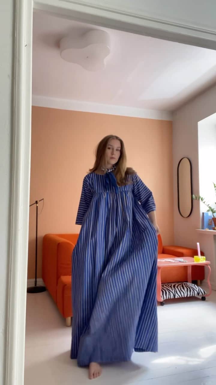 マリメッコのインスタグラム：「@rospii gearing up for Marimekko Day in her pre-loved Marimekko 💎 We want to see your Marimekko Day outfits too! Whether you’re in Helsinki or joining us on Instagram, share your looks by tagging us and adding #marimekko and #marimekkoday.   Marimekko Pre-loved is available in Finland. Find a new gem at preloved.marimekko.com—link in bio.   #marimekkopreloved #marimekko #marimekkoday」
