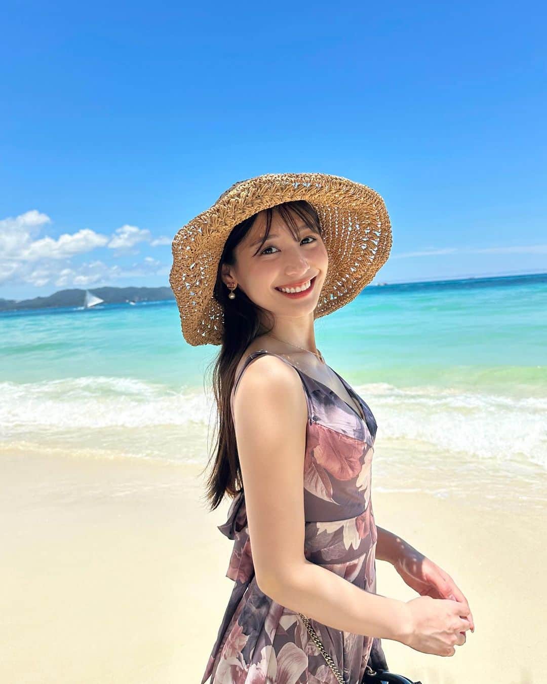 椚ありさのインスタグラム：「載せ直し…🥲 ママと10年ぶりに海外旅行✈️🤍 セクシーすぎるお洋服は現地で買いました🫣笑」