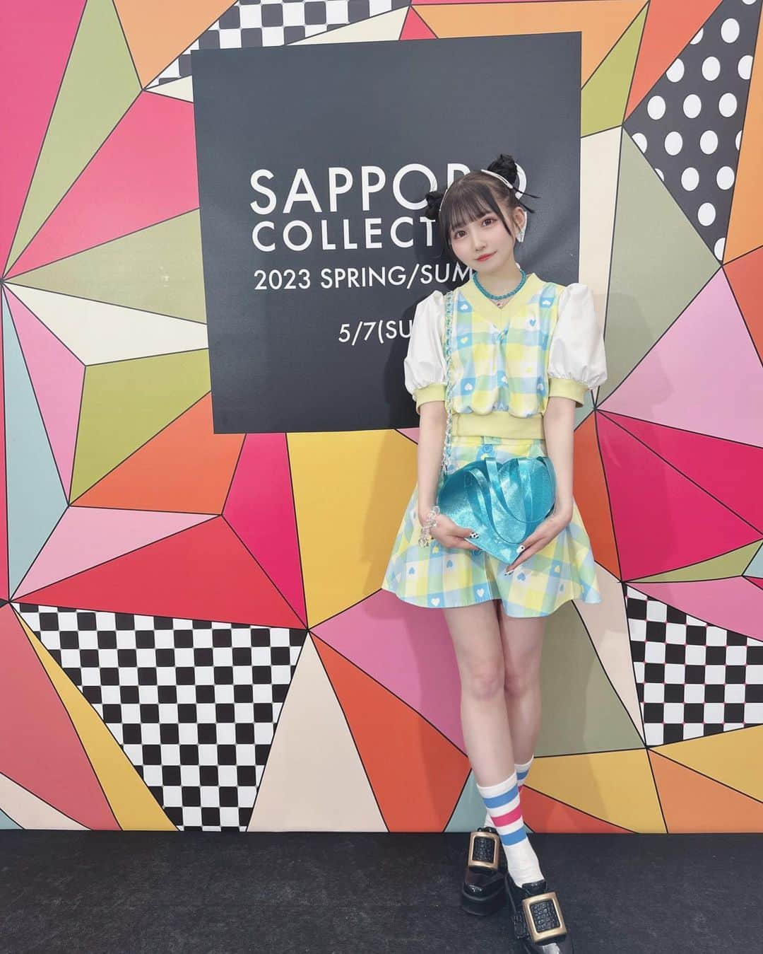 青葉ひなりさんのインスタグラム写真 - (青葉ひなりInstagram)「SAPPORO COLLECTION 2023 決まった時からずっと楽しみにしてて夢を叶える事ができました…！  アイドルももちろんだけどモデルとして大きなランウェイを歩く事もずっと夢だったので本番前感極まって涙溢れました（ ; ; ）  一流モデルさんや豪華な出演者さんとZipper専属モデルとして同じランウェイを歩く事ができて幸せでした！  ファンの皆さんのおかげなので 本当にファンの皆さんと掴めた夢を 一生大切にします✨  #サツコレ23SS #サツコレ #モデル #サツコレ2023SS#ランウェイ#専属モデル #Zipper#milk #model #」5月9日 22時04分 - hinari_festive