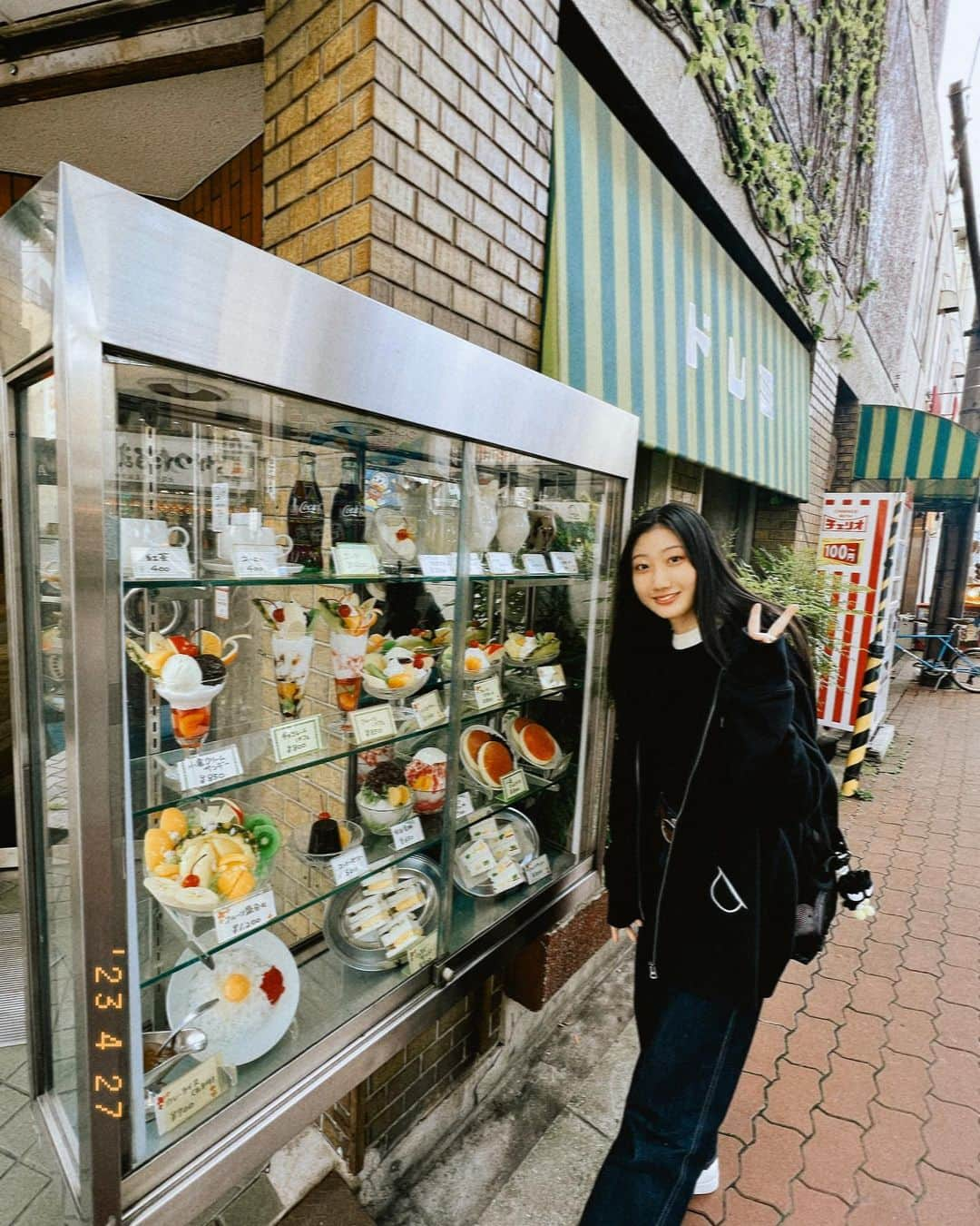 りお（民謡ガールズ）さんのインスタグラム写真 - (りお（民謡ガールズ）Instagram)「喫茶店投稿② この前あげた喫茶ドレミは店構えがレトロで可愛くて写真撮らずにはいられなかったです。 食品サンプルのまんまの盛り付けで出てきて感激しました～！！！ . . . . . . . . . . . . . . . . #喫茶ドレミ #喫茶店 #純喫茶 #喫茶巡り #純喫茶巡り #昭和レトロ #レトログ #フィルムカメラ #写ルンです #アプリ #フィルター #filmphotography #retro #cafe #新世界 #shinsekai #大阪観光 #osaka #osakajapan #動物園前 #プリンアラモード #鉄板ナポリタン #filmcamera #fyp #follow #like #instafood #風景 #景観 #民謡アンバサダー」5月9日 22時02分 - minyo__rio