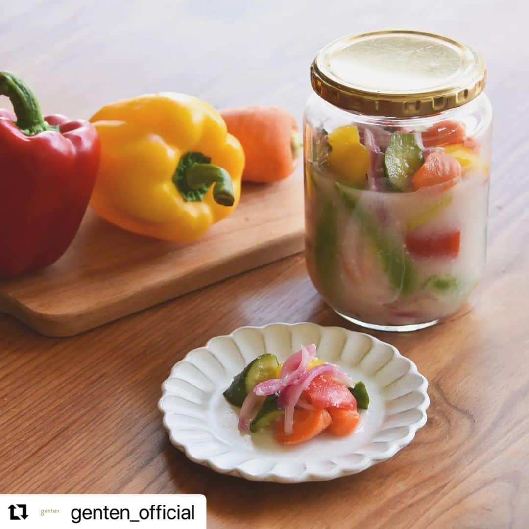 江口恵子（佐久間恵子）のインスタグラム：「#Repost @genten_official with @use.repost ・・・ 発酵調味料「酢麹」の作り方と⁡ ピクルスのレシピ⁡ ⁡ ⁡暑さが増してくると、体が疲れやすくなったり、食欲も減退気味に。⁡ ⁡ 「酢麹」は、酢と麹の旨みを一度に味わえる発酵調味料です。⁡ ⁡ おうちで簡単に手づくりできる酢麹作りのコツと、酢麹を使ったアレンジレシピを料理研究家の江口恵子先生(@naturalfoodcooking)に教えてもらいました。⁡⁡ ⁡ 冷蔵庫に眠っている野菜を使って、おいしく、健やかに。⁡ ⁡ ⁡ 詳しくはプロフィールのくらしのgenten(@genten_official)URLよりご覧下さい。⁡⁡⁡⁡⁡⁡⁡⁡⁡⁡⁡ ⁡⁡⁡⁡ ----------------------------------------------⁡⁡⁡⁡⁡⁡ #ゲンテン  #genten  #レシピ #発酵 #発酵食品 #ピクルス #酢麹 #麹 #アレンジレシピ #料理研究家 #フード #フードスタイリスト #ミニトマト⁡」