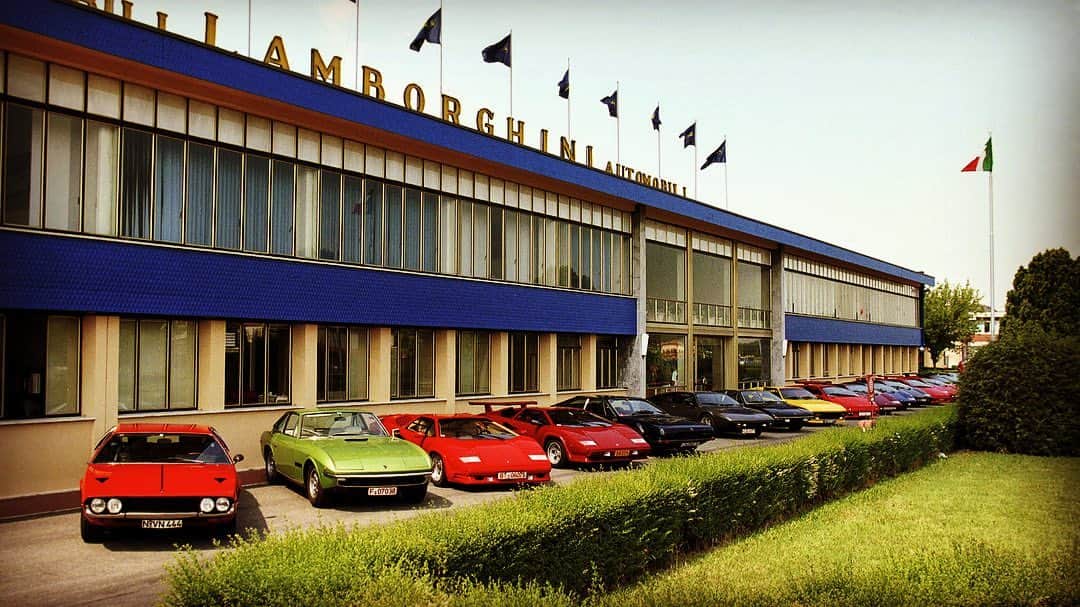諸星伸一さんのインスタグラム写真 - (諸星伸一Instagram)「HAPPY 60TH BIRTHDAY AUTOMOBILI LAMBORGHINI！  There was something called Lamborghini, so I am who I am now.  Thank you, Ferruccio Lamborghini.  And congratulations on your 60th anniversary!  I will visit your grave again!  #lamborghini #ランボルギーニ #morohoshi #諸星伸一 #fightingstar #ファイティングスター #fsbk #世界最強モロックマ #世界最強諸星一家 #諸星一家 #powercraft  #lexani #lexanijapan #rockford #tokyo #japan」5月9日 22時08分 - morohoshi7777