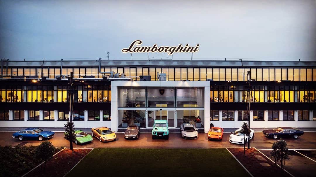諸星伸一さんのインスタグラム写真 - (諸星伸一Instagram)「HAPPY 60TH BIRTHDAY AUTOMOBILI LAMBORGHINI！  There was something called Lamborghini, so I am who I am now.  Thank you, Ferruccio Lamborghini.  And congratulations on your 60th anniversary!  I will visit your grave again!  #lamborghini #ランボルギーニ #morohoshi #諸星伸一 #fightingstar #ファイティングスター #fsbk #世界最強モロックマ #世界最強諸星一家 #諸星一家 #powercraft  #lexani #lexanijapan #rockford #tokyo #japan」5月9日 22時08分 - morohoshi7777