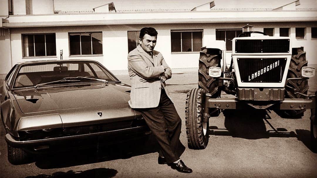 諸星伸一のインスタグラム：「HAPPY 60TH BIRTHDAY AUTOMOBILI LAMBORGHINI！  There was something called Lamborghini, so I am who I am now.  Thank you, Ferruccio Lamborghini.  And congratulations on your 60th anniversary!  I will visit your grave again!  #lamborghini #ランボルギーニ #morohoshi #諸星伸一 #fightingstar #ファイティングスター #fsbk #世界最強モロックマ #世界最強諸星一家 #諸星一家 #powercraft  #lexani #lexanijapan #rockford #tokyo #japan」