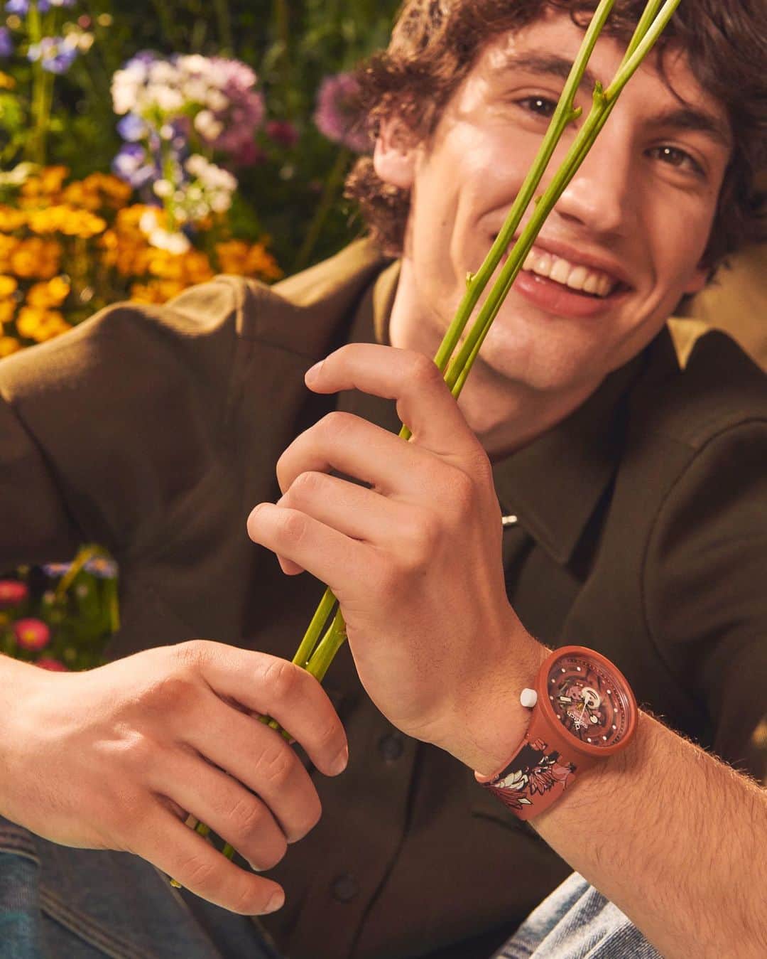 Swatchさんのインスタグラム写真 - (SwatchInstagram)「Swipe to find the floral watch that best matches your style 🌼🌻🌸 #Swatch #SwatchBIGBOLD #SwatchNEWGENT」5月9日 22時11分 - swatch