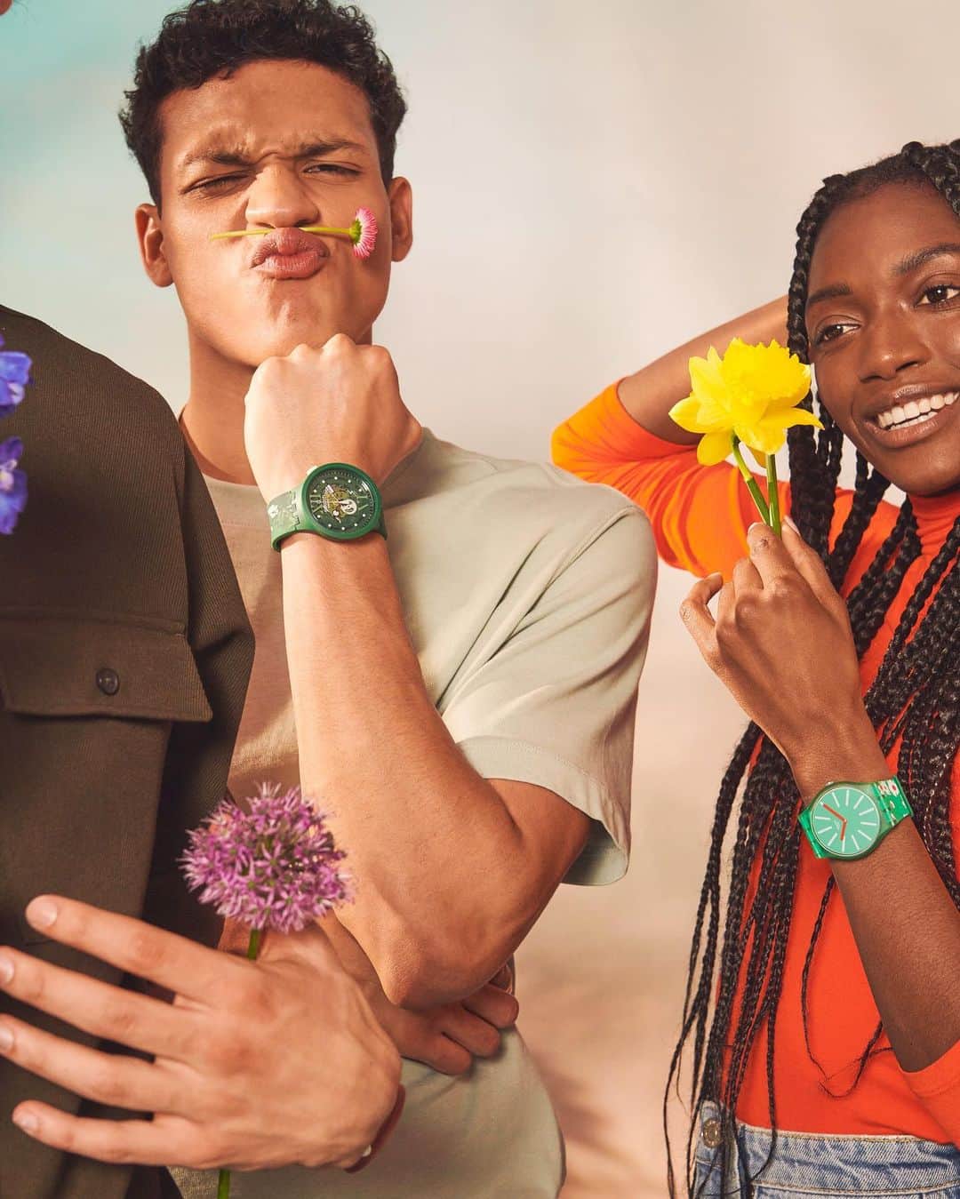Swatchさんのインスタグラム写真 - (SwatchInstagram)「Swipe to find the floral watch that best matches your style 🌼🌻🌸 #Swatch #SwatchBIGBOLD #SwatchNEWGENT」5月9日 22時11分 - swatch