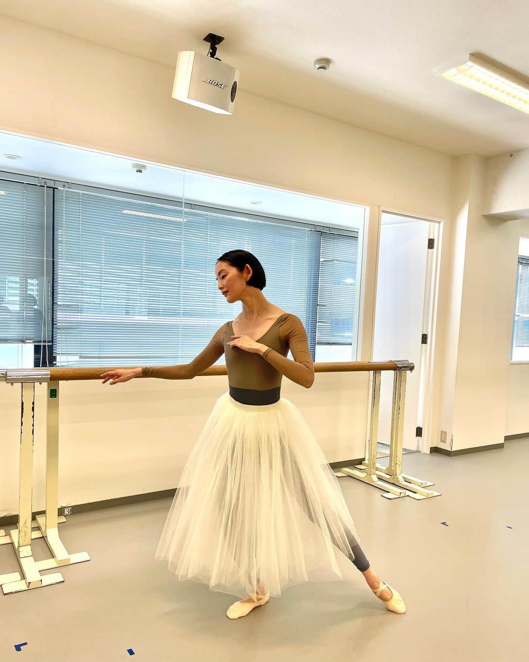 鈴木亜美のインスタグラム：「🌬️ twice a week  #バレエレッスン #ballet #ロマンチックチュチュ」