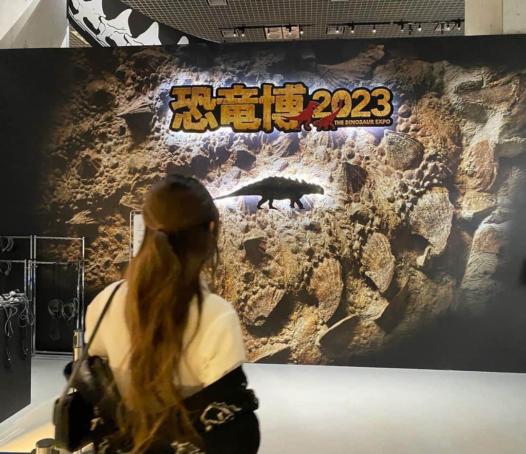 木下優樹菜さんのインスタグラム写真 - (木下優樹菜Instagram)「私が大好きな恐竜🦖🦕 特別展にやっと行けた♬ ズールってゆ鎧竜の実物化石が 日本初公開で展示されていたり…内容に　終始大興奮した🫨  写真はokだったので超一部だけ思い出として記録📝  あ〜ロマン✨😮‍💨 #恐竜博2023」5月9日 22時22分 - yukina1204xoxo