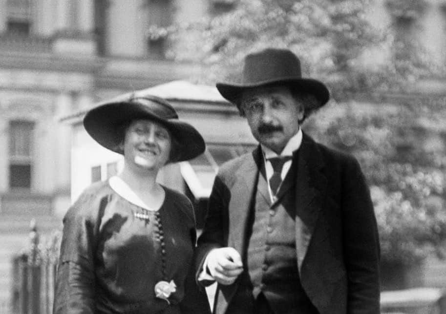 のインスタグラム：「Albert Einstein and his wife, Elsa, were a stylish duo.」