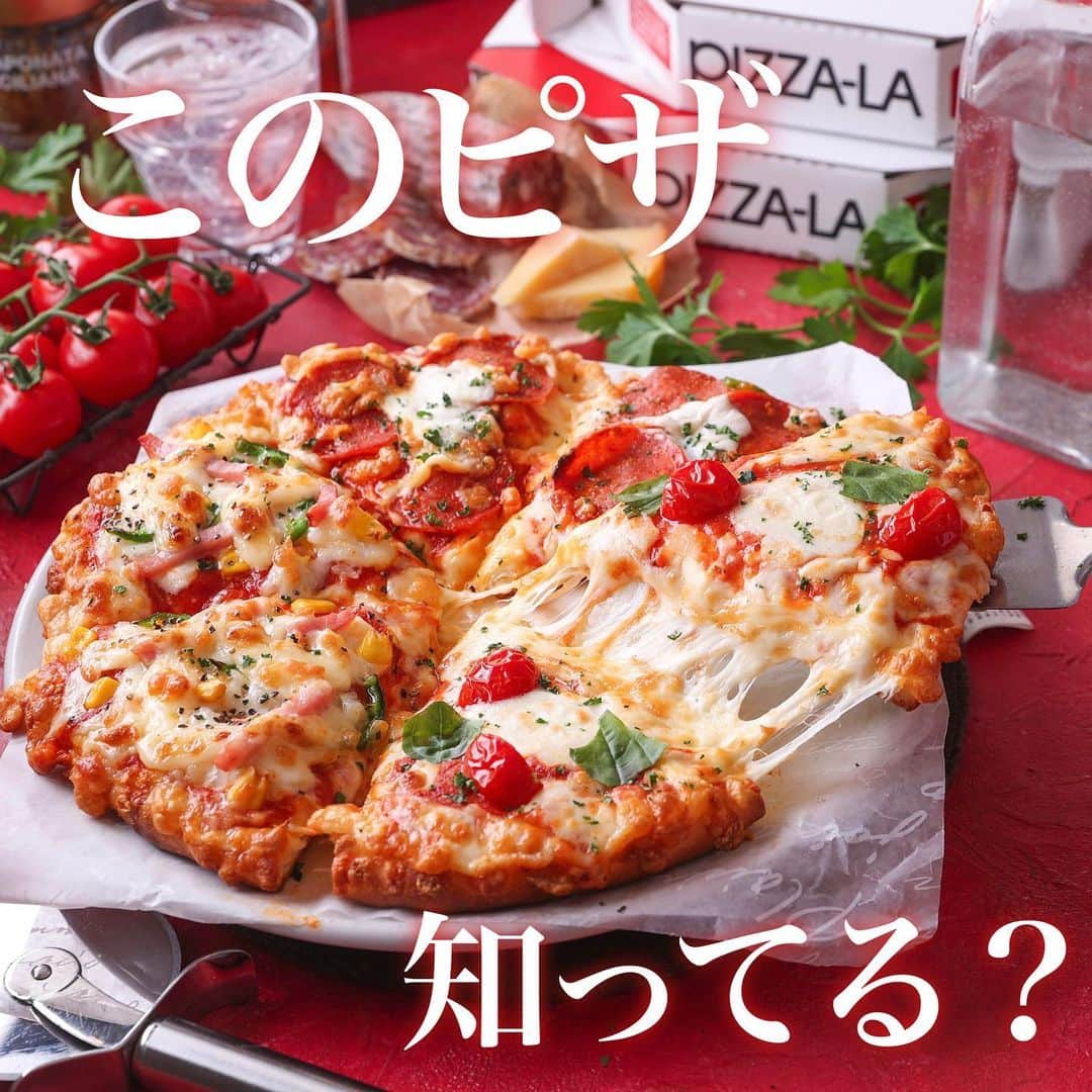 ピザーラのインスタグラム：「【ピザーラが食べたくなったらコメント欄に🍕を書いてね！】  こんばんは！ 今ピザーラで人気急上昇中の『トリオシリーズ』はご存知ですか？？🍕  1枚でピザーラの人気メニュー3つの味が楽しめる、お得なピザです🉐✨  🍕春のお試しトリオ ¥2,180 　→『ボッタルガと桜海老のシーフードピザ』『北海道カマンベールとベーコンのピザ』『テリヤキチキン』  🍕人気の定番トリオ ¥1,980 　→『モントレー』『マスカルポーネと熟成サラミ』『マルゲリータ』  パーソナルサイズ限定なのでお手軽に頼めるのもポイント☝️ 6/14（水）まで！ぜひチェックしてみてね🎶  ------------- ピザーラ公式アカウントでは、PIZZA-LAのお得な最新情報をお届けしています🍕  皆さまもぜひピザーラを食べた際には #ピザーラ#ピザーラお届け のハッシュタグをつけて感想を教えてくださいね✨ お写真をご紹介しちゃうかも？😆 投稿、お待ちしています♪  #ピザ #デリバリー #pizza #deliveryfood #japanesefood #tokyogourmet #お得情報」