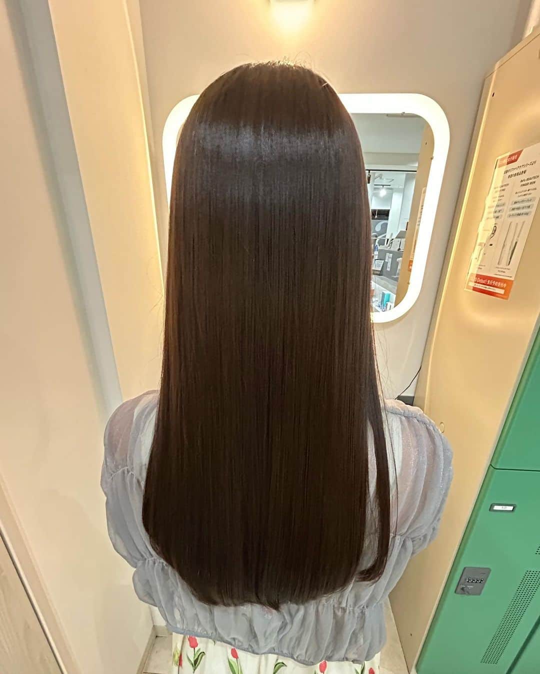 中村かなさんのインスタグラム写真 - (中村かなInstagram)「💇‍♀️ ・ ・ GWはたくさん撮影してきました📸 ヘアセットにいったりもしたので おつかれモードな髪の毛を労って @ema_mita.tsuyoshi さんのトリートメント♡ ・ いつも私のサラサラロングヘアを作ってくれるの🥹♡ 少しお久しぶりになってしまったけど やはりミタさんのトリートメントが1番、、、🥹👏💯 ちゃんと月1は通わなきゃね💦 ・ 今週女の子から何度か髪質褒められたけど もともとの髪質じゃなくてトリートメントのおかげなの🥹✨ ・ ミタさんはそれぞれの髪質に合ったトリートメントを提案してくれるから みんなにオススメ👏✨💯 私はカラーもお願いしてます🤎 ・ ・ ・ #トリートメント #ema #ロングヘア #美髪 #ヘアケア #名古屋美容院 #名古屋美容 #スーパーロングヘア #名古屋駅 #クリエイティブ撮影 #被写体 #ポートレートモデル #ポトレモデル #名古屋撮影 #ツヤ髪 #艶髪 #サラツヤ #美髪トリートメント #撮影会モデル #撮影会 #名古屋撮影会」5月9日 22時20分 - k777pime