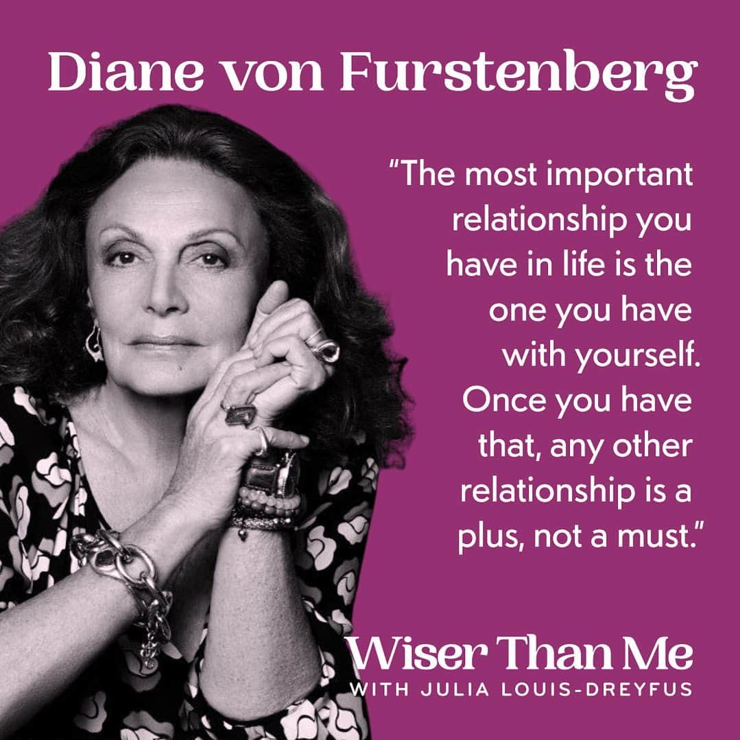 ジュリア・ルイス＝ドレイファスのインスタグラム：「Today on Wiser Than Me, I sit down with 76-year-old fashion icon Diane von Furstenberg (@DVF and @therealDVF).   In this conversation, Diane tells me why she’s always looked forward to getting older, the one piece of clothing she thinks every woman should have in her closet, and how she says her mother made her fearless.   Plus, my mom Judith and I debate a questionable fashion choice I nearly made.  #wiserthanme  Link in bio to listen.」