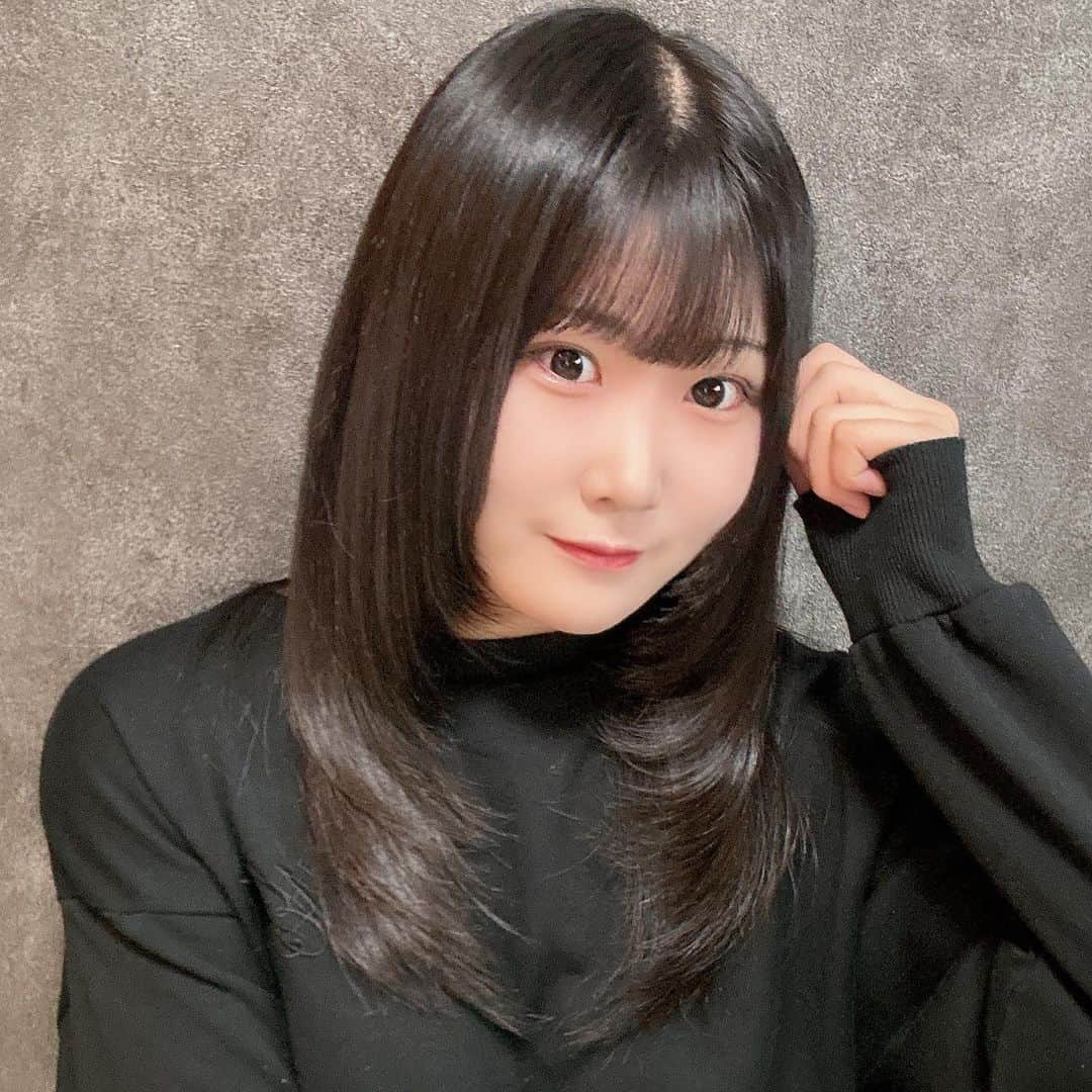桃瀬ひよりのインスタグラム：「レイヤー入れたよ、すきー？  #名古屋 #大須 #アイドル #idol #fjk #jk  #jkブランド #jkの素敵な思い出 #女子高生 #高校生女子 #レイヤーカット #レイヤーカットミディアム #likeforlikes  #likeforfollow  #like4likes  #like #followforfollowback  #follow  #follow4followback  #いいね返し #コメント返し #おーつー #O2」