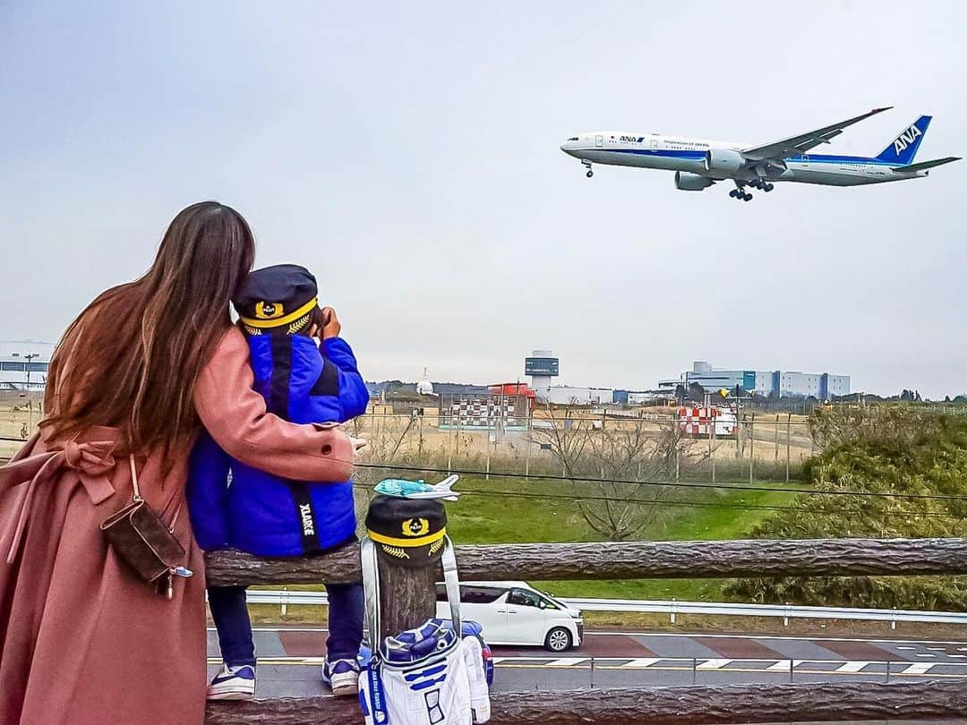 All Nippon Airwaysさんのインスタグラム写真 - (All Nippon AirwaysInstagram)「Nothing like plane gazing as you imagine your next destination 😍 📷: @hiro__mirai__happy_happy_  #Regram #FlyANA #AllNipponAirways」5月9日 22時30分 - allnipponairways