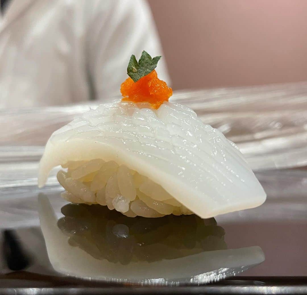 SUSHI KANDA • 寿司神田さんのインスタグラム写真 - (SUSHI KANDA • 寿司神田Instagram)「Aori Ika  アオリイカ  For reservation: 099.606.0013 Or Line ID 027126639  #sushikanda #sushi #japanesecuisine #sashimi #foodporn #aroi #aroiibkk #ginraidee #paigingun #wongnai #edtguide #bkkmenu #starvingtime #寿司神田 #寿司スタグラム #鮨 #寿司 #すし #やま幸 #バンコク寿司 #銀座グルメ #赤酢 #横井醸造」5月9日 22時39分 - sushi.kanda