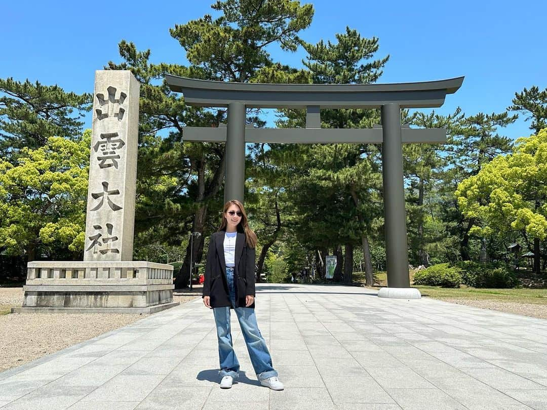 齋藤菜月さんのインスタグラム写真 - (齋藤菜月Instagram)「久々の出雲大社⛩️  雲ひとつない青空で 気がとても良かった✨✨  素敵なご縁に恵まれますように🫶  ここ最近とても忙しくて 身も心も荒んでいたので GWゆっくりできて本当によかった😮‍💨😮‍💨  なんでも1人で頑張れると信じてるけど たまにキャパオーバーするから ちゃんとケアしないと😪😪  気遣ってくれたり 支えてくださる方々に感謝です🩷  BarSaito,pinponbyN,西麻布N,F よろしくお願いします🥰🥰  #出雲大社#えんむすび #縁結び #⛩️ #因幡の白兎#出雲そば#🐇 #しまねっこ」5月9日 22時32分 - irisnacchi