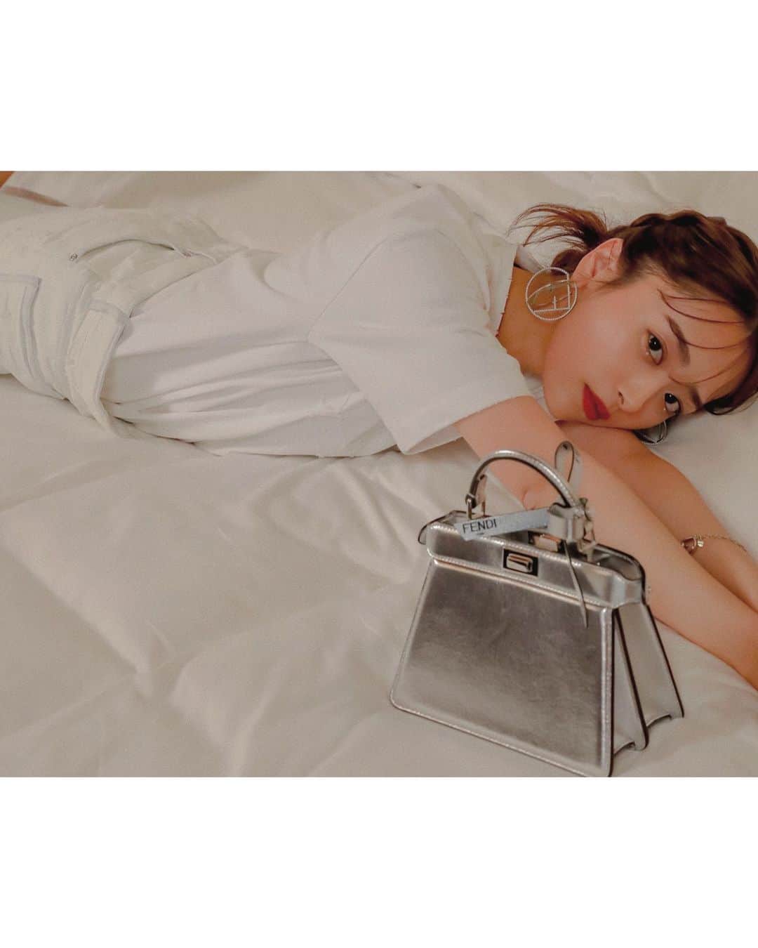 近藤千尋のインスタグラム：「@fendi  さんの撮影にて…📷🤍 #fendibymarcjacobs 🫶🏻  目の下キラ〜ン🌟👁️」