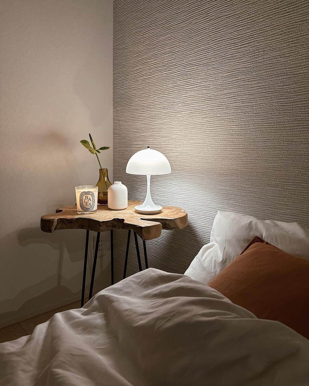 小川陽香のインスタグラム：「ㅤ ㅤㅤ my room 🛋️ night version 🕯 ☽ ꙳ ㅤ ㅤ #inmyroom #マイルーム」