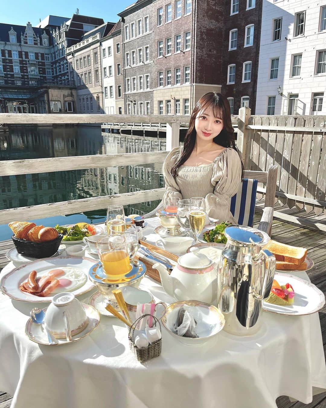 のインスタグラム：「この朝食が憧れで食べたくて🥺🥐  ホテルヨーロッパのプライベートバルコニー付きのお部屋😭✨  海外に来た気分だった🧳  お天気で最高の朝でした☀️  #hoteleurope #ホテルヨーロッパ #ホテル #ハウステンボス #ハウステンボスホテル #海外風ホテル #breakfast #朝食 #ホテル朝食 #ルームサービス」