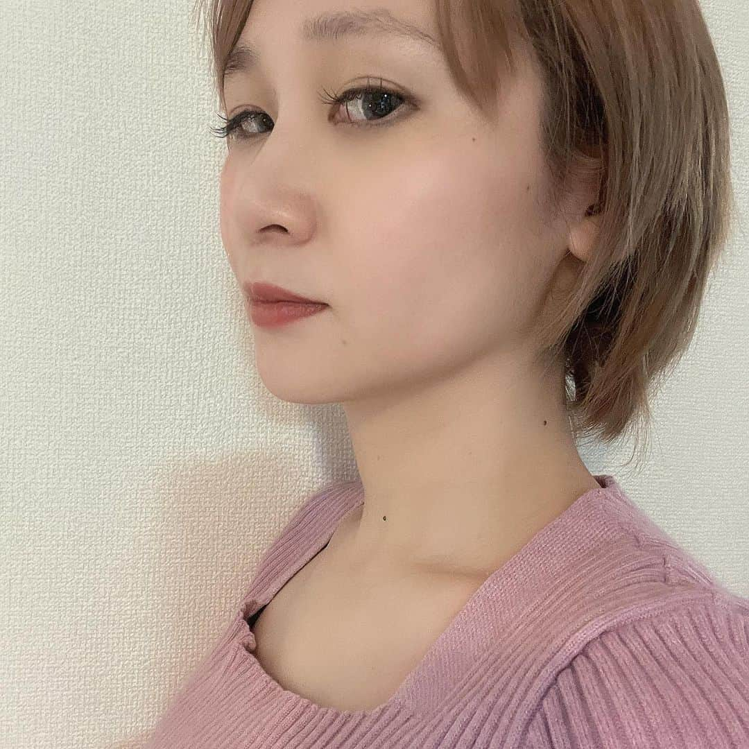 Arisa Nanaseさんのインスタグラム写真 - (Arisa NanaseInstagram)「【久々の小顔コルギ✨】前は韓国で初コルギしたけど、今回は名古屋の栄でやってきました🙆‍♀️ またあの痛さを我慢するのかーと思ってたけど、今回のサロン　mimi Total care ではそんなに痛くなかったよ！そして、顔だけでなく全身をやってもらえるので、何気に首肩ゴリゴリの私は体ごとスッキリしました😊 そして、人生初のハイフも✨ これも痛いかなとビビってたけど、私は思ったほどは痛くなかった😚 そして、ここはコルギもハイフも毎回オーナーがしてくれるから安心❤️オーナーは韓国で本場のコルギを学ばれてるので、信頼してもう任せました✨ 終わった後、自分でびっくりするくらい🫢二重アゴになりやすい顎周りもスッキリして、体も軽くてよかったです😊 次は小顔エアバリも気になります😆  今週は、韓国旅行前の美調整週間❤️ 幾つになっても美意識高めて女を忘れずにいたいですねってオーナーとも今日話して盛り上がりました👀💎 自分でできることはするけど、プロの手を借りるのもおすすめ🥰  PR @mimi__miho #小顔名古屋 #ハイフ #ハイフ名古屋 #コルギ栄 #ハイフ栄 #骨気 #コルギ名古屋 #mimiTotalcare  #エアバリ_014 #エアバリ  #4DHIFU #小顔 #エラ張り #ダイエット #小顔コルギ #コルギ #骨気 #ブライダルエステ #美脚 #4Dハイフ #韓国式コルギ #ハイフ #たるみ」5月9日 22時52分 - arisa.nanase