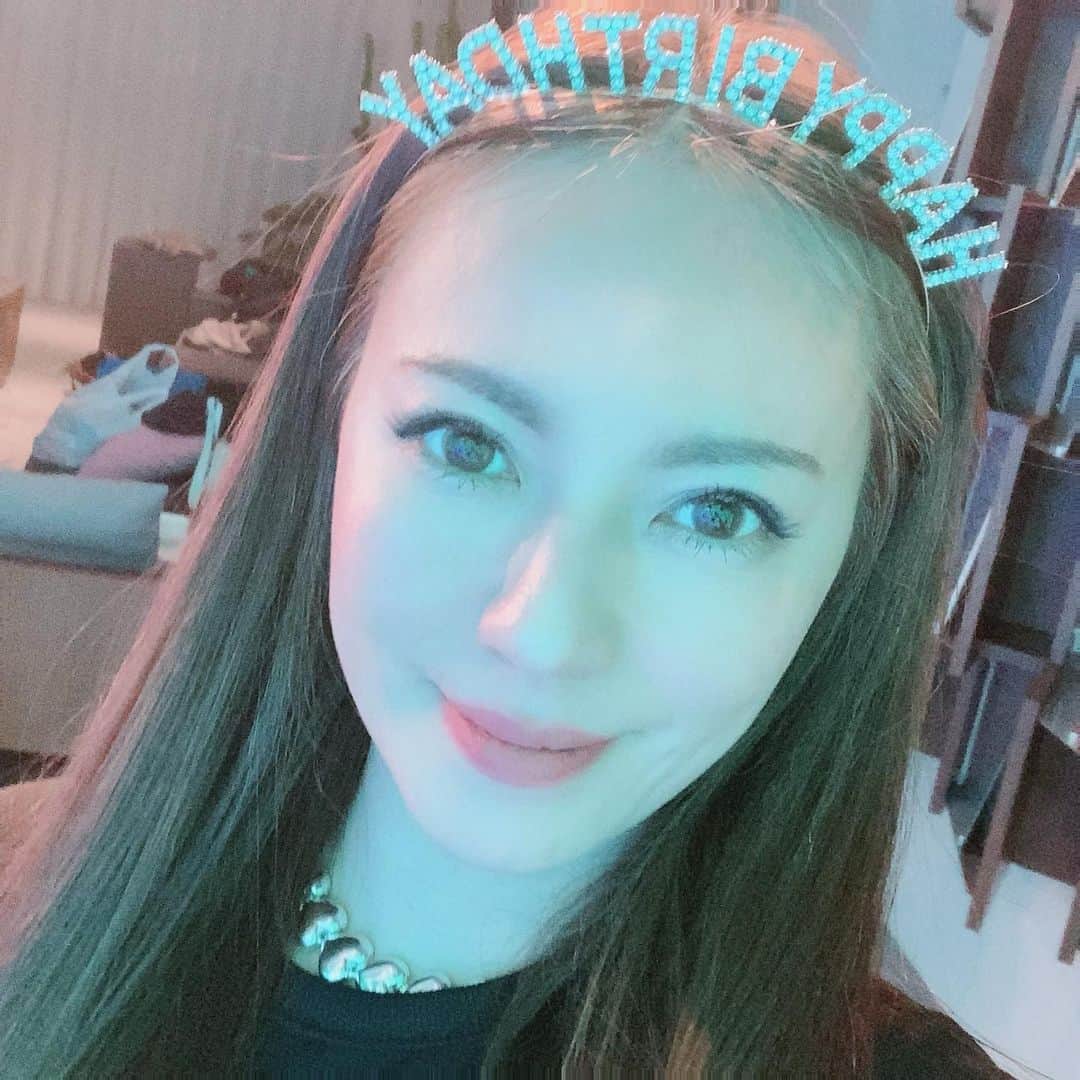 のインスタグラム：「MAX 28th Anniversary Eve Party YouTube Liveをご覧いただいた皆さん ありがとうございました♡ 今日は何といっても 嬉しいお知らせを皆さんに 届けられて良かったです！ 12月23日（土）at ステラボールにて MAX LIVE CONTACT 2023が 決定致しました！ これからライブに向けて 気持ちを高めながら また最高のライブを 目指していきたいと思います！  MAXオンラインサロンファンクラブ ”J-MAX NEO”でのチケット先行が 5月10日(水)15:00よりスタート J-MAX NEO先行でお申込みの方には、 後日、MAXオリジナル待受画像の プレゼントがございます！ 皆さん楽しみにしていてください！  「MAX LIVE CONTACT 2023」 ● 公演スケジュール 12月23日(土) 昼公演 14:00開場／15:00開演 夜公演 18:00開場／19:00開演 ●会場：Steller Ball ●チケット代金：7,800円（税込/全席指定）  ＜オンラインサロンチケット先行＞ 申込期間：5月10日(水)15:00〜5月23日(火)23:59  #MAX #MAXLINA #28thanniversary #AmazonMusicStudioTokyo」