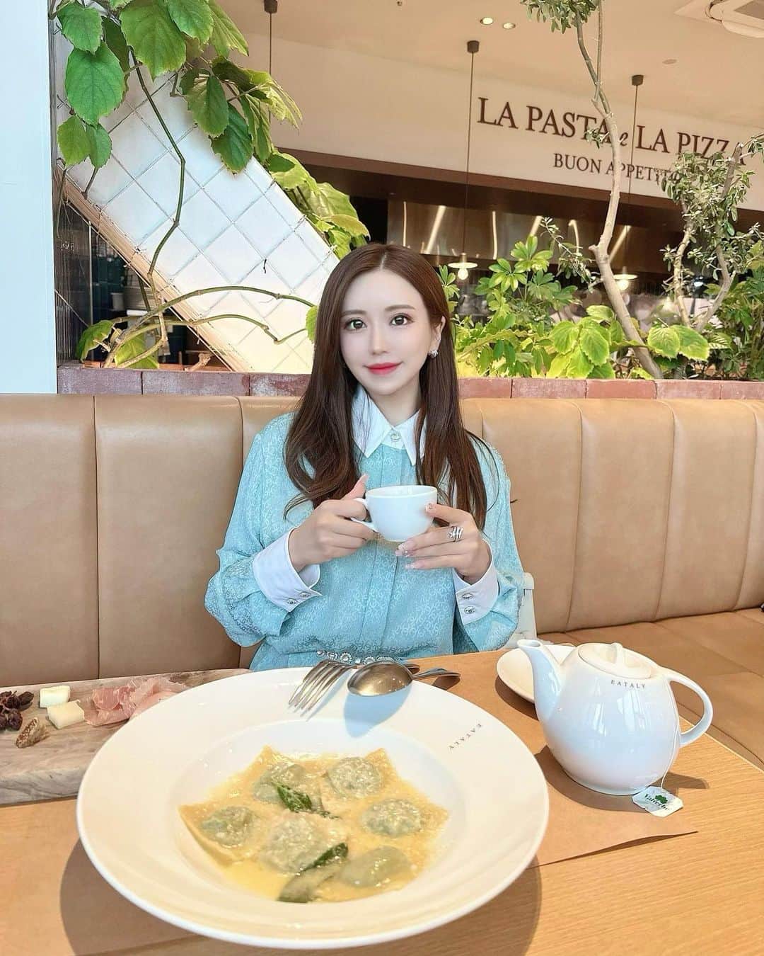 伴かなみのインスタグラム：「髪の毛伸びた🩵◡̈ ⁡ ⁡」