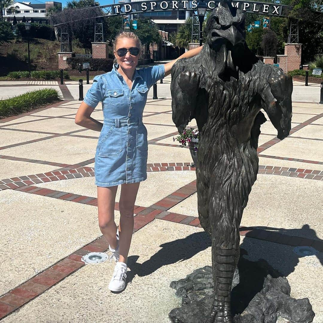 ナタリー・ガルビスのインスタグラム：「College Series  @18holesgolf」