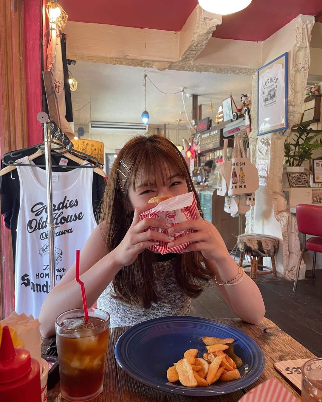 傳彩夏さんのインスタグラム写真 - (傳彩夏Instagram)「めちゃ美味しかったおすすめ🍔🫶🏻」5月9日 23時02分 - denayaka