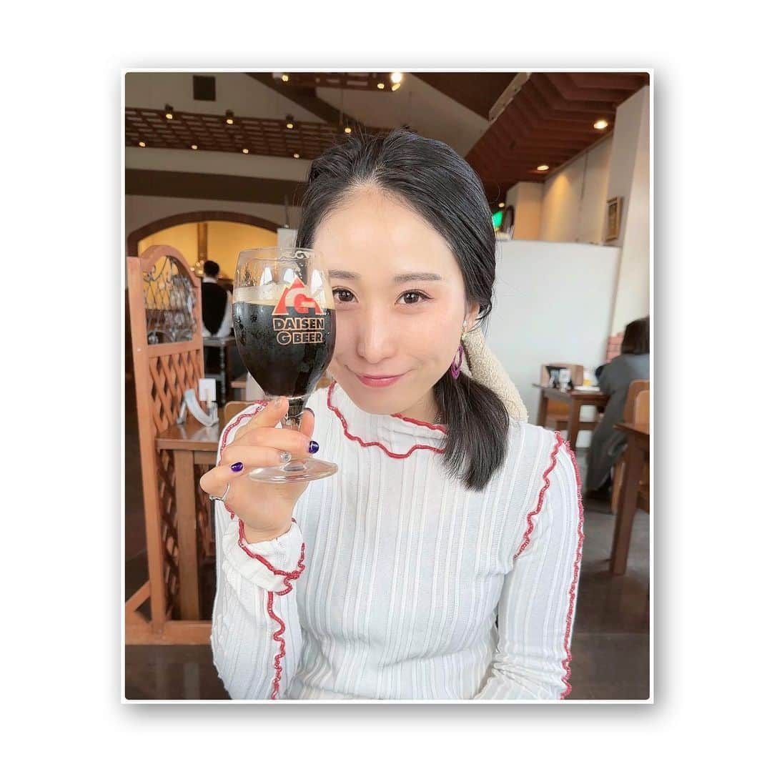 宇田恵菜のインスタグラム：「Tottori Shimane food 美味しいもの大好き！ 口コミ、地の人のタレコミ、紹介、全部駆使して直感で決める私のご飯屋さんの旅 鳥取、島根のご飯編　  ① ②  #ガンバリウス 大山のご飯どころといえばガンバリウス！ 地ビールがたくさんあり、ご飯も１ひねり2ひねりしていて、全て美味しい！ビール苦手な私も白と黒ビールは飲める!  ③ ④ #回転すし北海道  鳥取島根にあるめちゃ並ぶ回転寿司屋さん。とにかく美味しいし、このクオリティとネタの大きさでこの金額でいいんですか？！と思わせてくれる。絶対にいくべし！  ⑤⑥ #珈琲館 地元の方にも愛される宍道湖横にある珈琲屋さん。湖に浮かんでるかのようなお店は、可愛い洋館に大きな窓ガラス。モーニングもたくさん種類が多くかなり美味しい！  ⑦ #寿司みなと 米子の人気回転寿司屋さん。 ネタの鮮度のクオリティが高い。品のアレンジよりも、素材をいかすタイプ  ⑧⑨#バラパン 島根のソウルパンといえばバラパン。柔らかいパンにクリームがたくさんでパクパクいけちゃう。 珈琲バラパンがまた美味しい  ⑩ #温泉津ふれあい館  地元の方でひしめくランチどころ。 アジフライが肉厚かつボリューミーで850円。ご飯食べ放題。 ふわふわダッチパンケーキは、本当にふわふわ。 ------------------------------- #casting  #actress #shortfilm #キャスティング  #役者  #filmingcrew #filming #撮影中 #撮影クルー #leadactress #女優 #actresslife #スチール撮影 #黒髪 #blackhair 　#愛媛出身 #不動産女子 #japaneseactress  #米子グルメ　#大山グルメ　#島根グルメ　#松江グルメ」