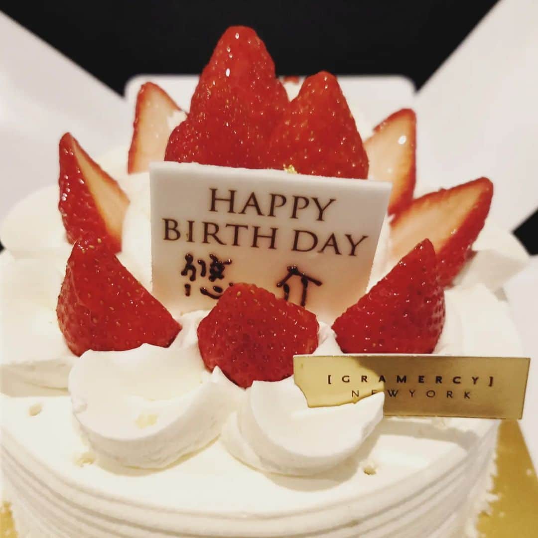 悠介 さんのインスタグラム写真 - (悠介 Instagram)「もう少しで42歳💃⁡ ⁡ ⁡ 「健康的な前夜祭」⁡ ⁡ 遊びに来てくれた皆さんに⁡ ⁡ 心からの感謝を◎⁡ ⁡ 来年も祝ってもらえるように⁡ ⁡ 生きる事を頑張ります💪⁡ ⁡ ⁡ 幸せな時間をどうもありがとうね！⁡ ⁡ ⁡ ⁡ ⁡ ⁡ ⁡」5月9日 23時23分 - ysk_lynch