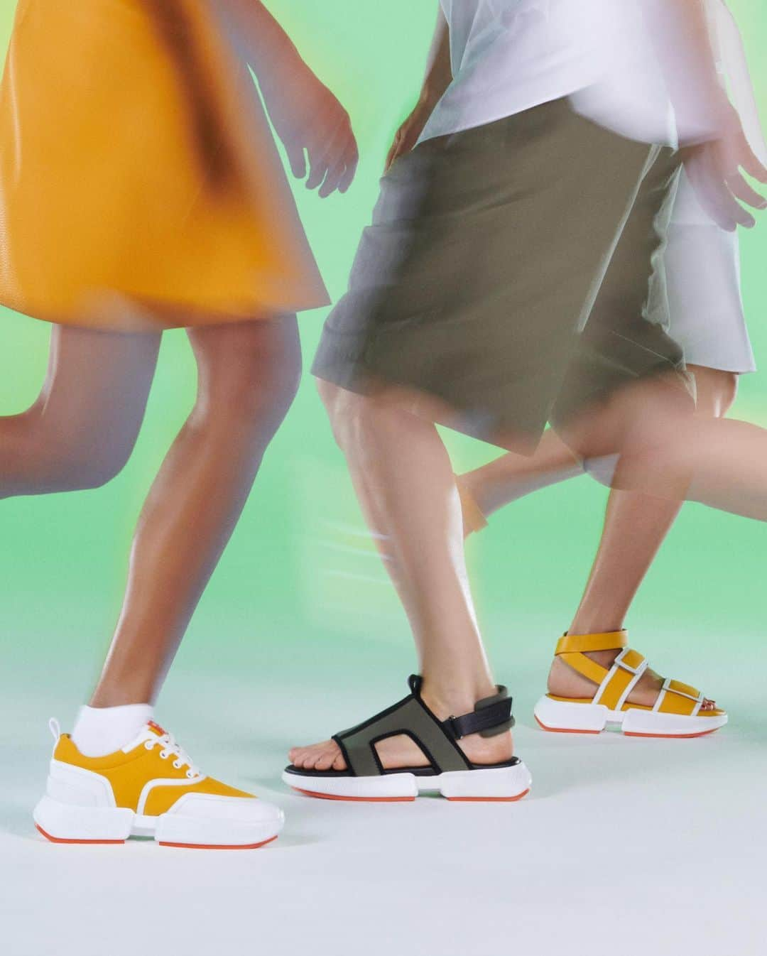 エルメスさんのインスタグラム写真 - (エルメスInstagram)「Happiness comes in pairs. This season, the shoe collections offer a breath of fresh air. Vibrant colors and iconic details adorn the house’s flagship models to move through summer with style.  #ColorSurge #HermesFemme #HermesHomme #Hermes」5月9日 23時17分 - hermes