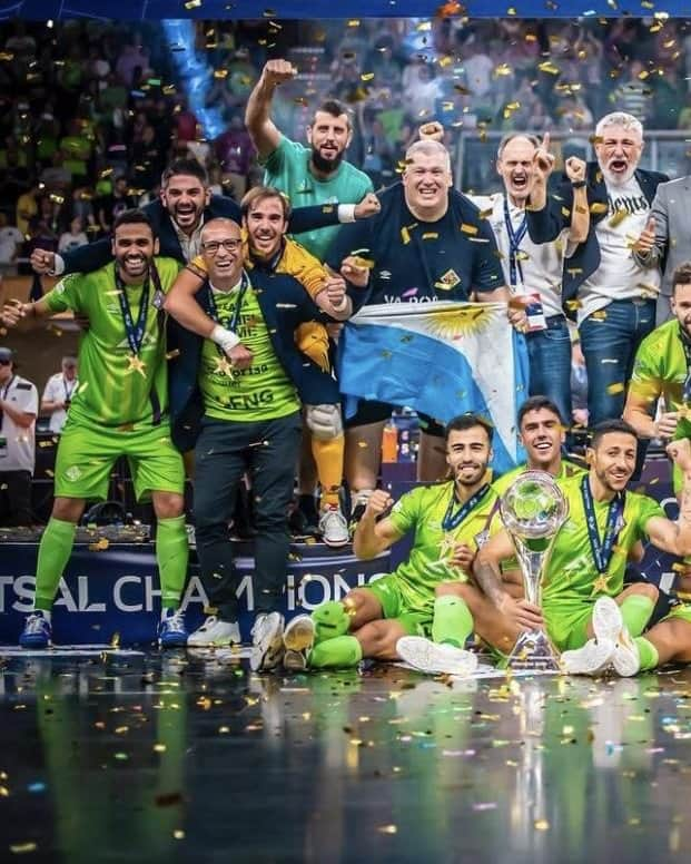 UMBROのインスタグラム：「Champions_of_Europe.jpg 📸.  Congratulations @palmafutsaloficial 🏆.  #umbro #futsal #thisisourgame #palmafutsal」