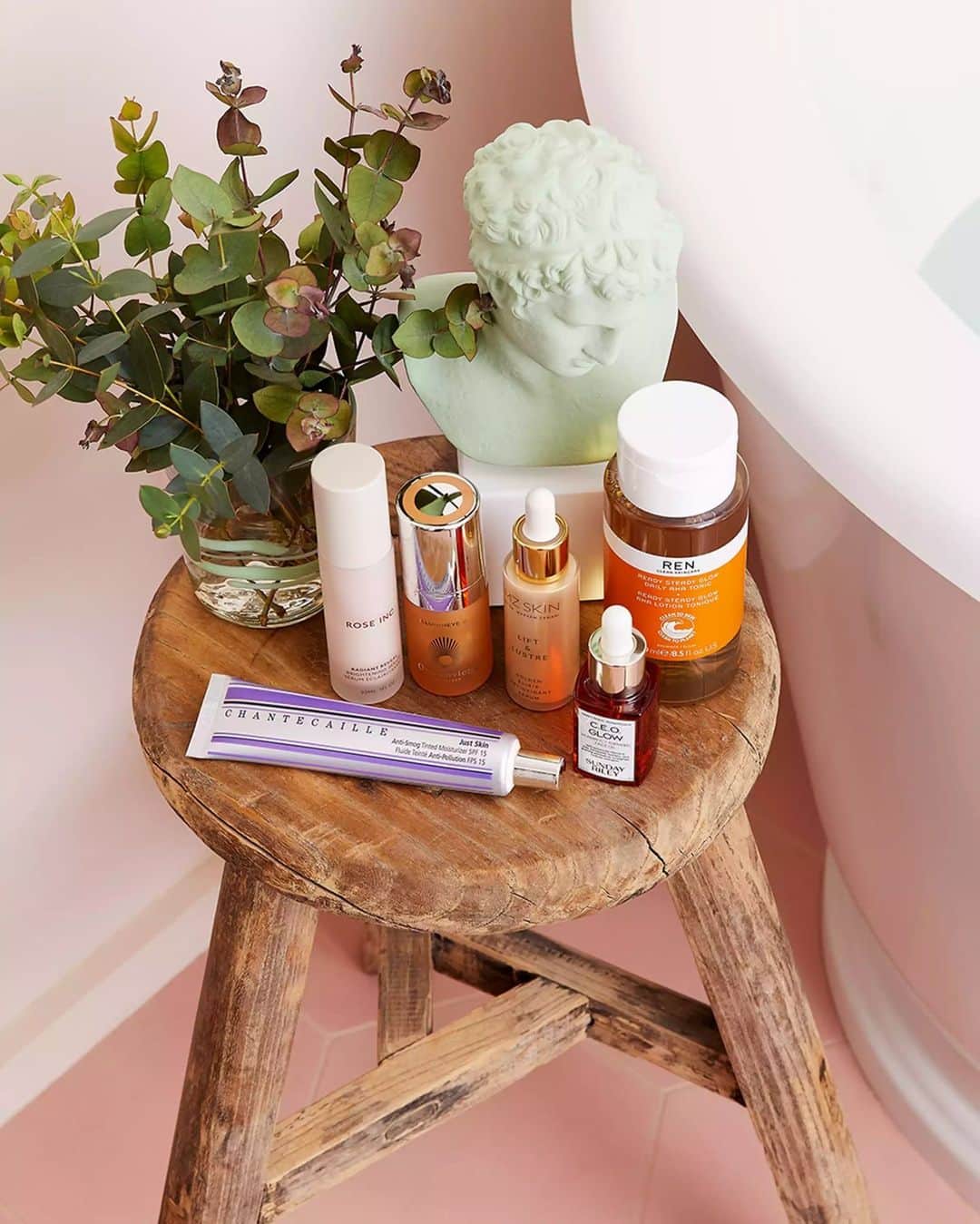のインスタグラム：「Beauty routine need a spring clean? Do it the easy way with Liberty’s straight-forward guide to creating the morning skincare rituals that work for you 🫧​  Make the freshest start via the link in bio​ ​ #LibertyBeauty #SkincareRoutine #SpringClean #Beauty​」
