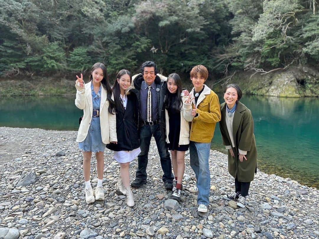 藤岡弘、さんのインスタグラム写真 - (藤岡弘、Instagram)「⭐︎⭐︎ いよいよ本日よりTVerで公開✨  藤岡弘、が12年間に渡り 出演してきた「わけもん！」の  「藤岡弘、宮崎ぶらり旅」  かねてから、 「全国各地でも見たい❗️見れないの？」 というご要望が多く、 最終回を全国からご覧いただける「TVer」で公開されました。  https://tver.jp/lp/series/sroxwzdoex または ストーリーズのリンクから！ 2週間限定公開です！！  視聴率20%以上を超えることの 多かった名物番組。  藤岡弘、が 宮崎の歴史や文化を紐解きながら 旅してきた12年。 番組のリニューアルに伴い、 最終回となりましたが、 今回はファミリー全員で、 宮崎を訪れました。  宮崎のあったかいお人柄、 美味しい食べ物、自然の恵み🍀 刀を持つ藤岡さん、 藤岡弘、＋ファミリーが、 宮崎愛爆発で、お届けします！  ぜひご覧ください❣️  @mrt.kato #加藤沙知アナウンサー  #藤岡弘、#天翔愛 #藤岡真威人  #天翔天音 #藤岡舞衣 #宮崎 #わけもん #ぶらり旅 #miyazaki #神話 #歴史 #文化 #旅 #日本 #愛 #love  #tver #family #感謝 #mrt  #hiroshifujioka #aitensho #maitofujioka #amanetensho #maifujioka」5月9日 23時46分 - hiroshi_fujioka_official