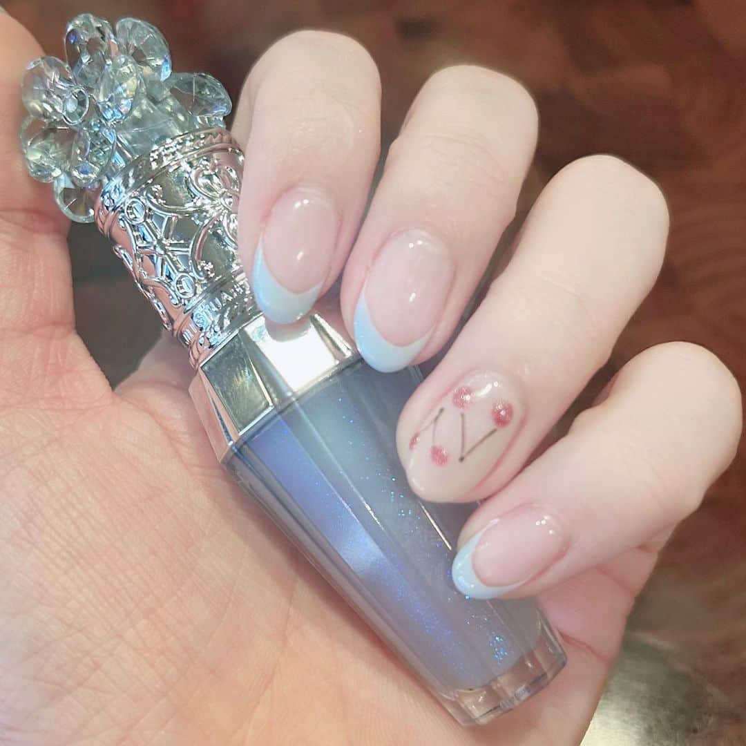 進藤あまねのインスタグラム：「💅🩵🍒  舞台が終わり、撮影のヒビが始まるので…ネイルを変えました✨ かわちいかわちい🫶🫶  #ネイルデザイン #ねすぐらむ」