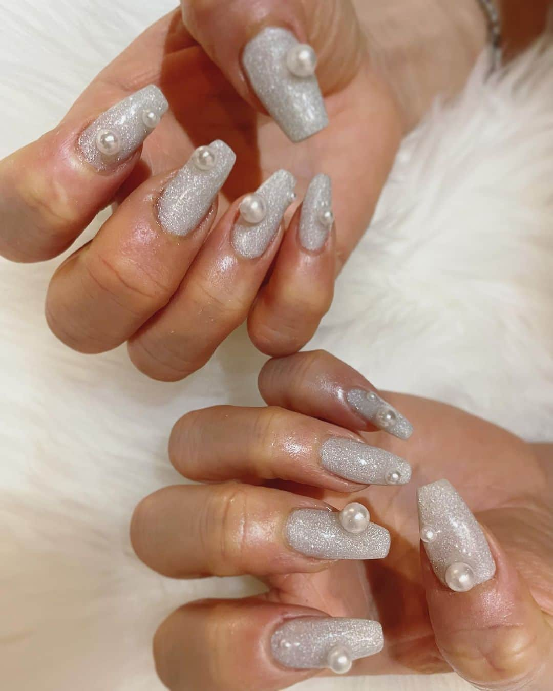 mizukiさんのインスタグラム写真 - (mizukiInstagram)「New nail. キラキラにちょこんとパールが可愛い♡  @aki__nail__  あこさんいつもありがとです♡  #nail #mynail #newnail」5月9日 23時51分 - mzk_fit