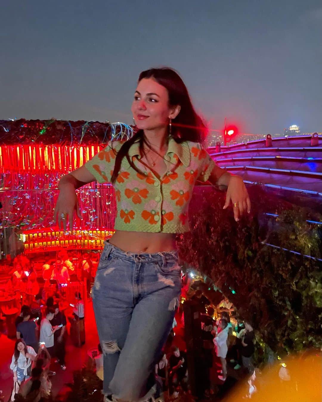 ヴィクトリア・ジャスティスのインスタグラム：「Bangkok be bangin’ 💕」