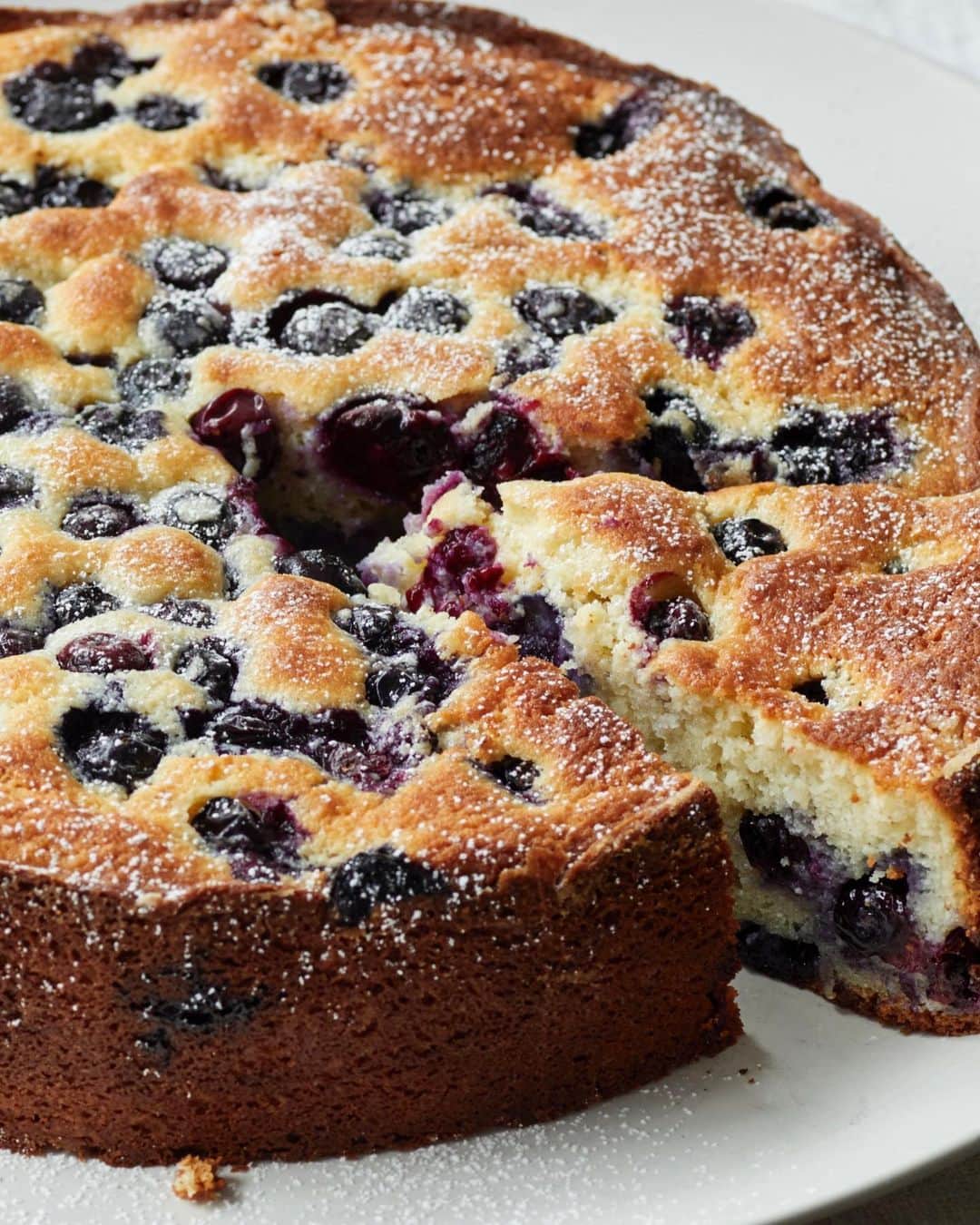 アイナ・ガーテンのインスタグラム：「For Mother's Day, let mom sleep in while you bake her my Blueberry Ricotta Breakfast Cake. It's so easy to make - and who wouldn't love cake for breakfast?!!! Recipe link in bio. Happy Mother's Day!」
