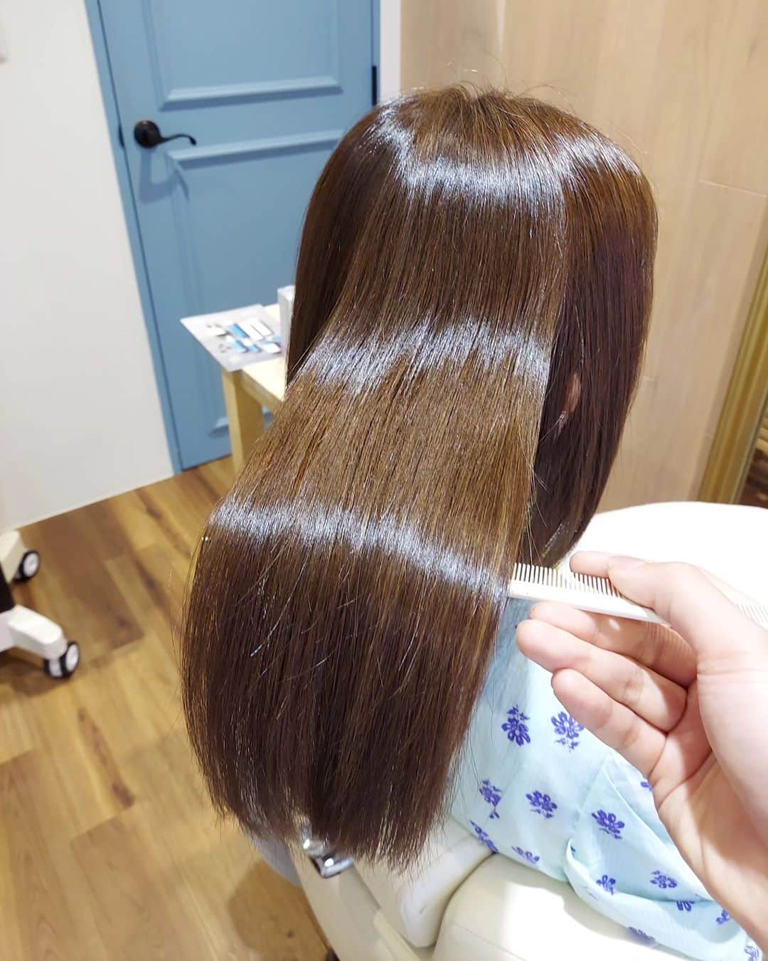 佐藤純さんのインスタグラム写真 - (佐藤純Instagram)「ゴールデンウィークで日焼けした肌をメンテナンス✨  @resalon.co.jp   アールイーサロンでめっちゃツヤ肌にしてもらったー✨  無針水光注射 × BMS   96％の高濃度ヒト幹細胞培養液を無針水光注射  痛みも全くなく、ダウンタイムもなし！  肌にハリがでてふっくらモチモチ肌に😊  透明感もすごい⤴️  ほんとビックリ‼️  フェイシャルの後は、美髪トリートメントも。  水素を吸いながら、頭皮にも無針水光注射を。  トリートメントもしてもらって、サラッサラの髪に。  髪がきれいになると気分もあがるよね～😊❤  最後の写真はRESALON代表のよしえさん😊お肌がめっちゃキレイで説得力ある～😍  @watanabeyoshie  また行きたいサロンです‼️  #resalon #アールイーサロン #無針水光注射 #無針水光 #bms #ヒト幹細胞培養液 #美髪 #育毛 #ツヤ髪 #ツヤ肌 #ママ #ママモデル #モデル #mama #mamamodel #model」5月10日 0時06分 - junsatoidea