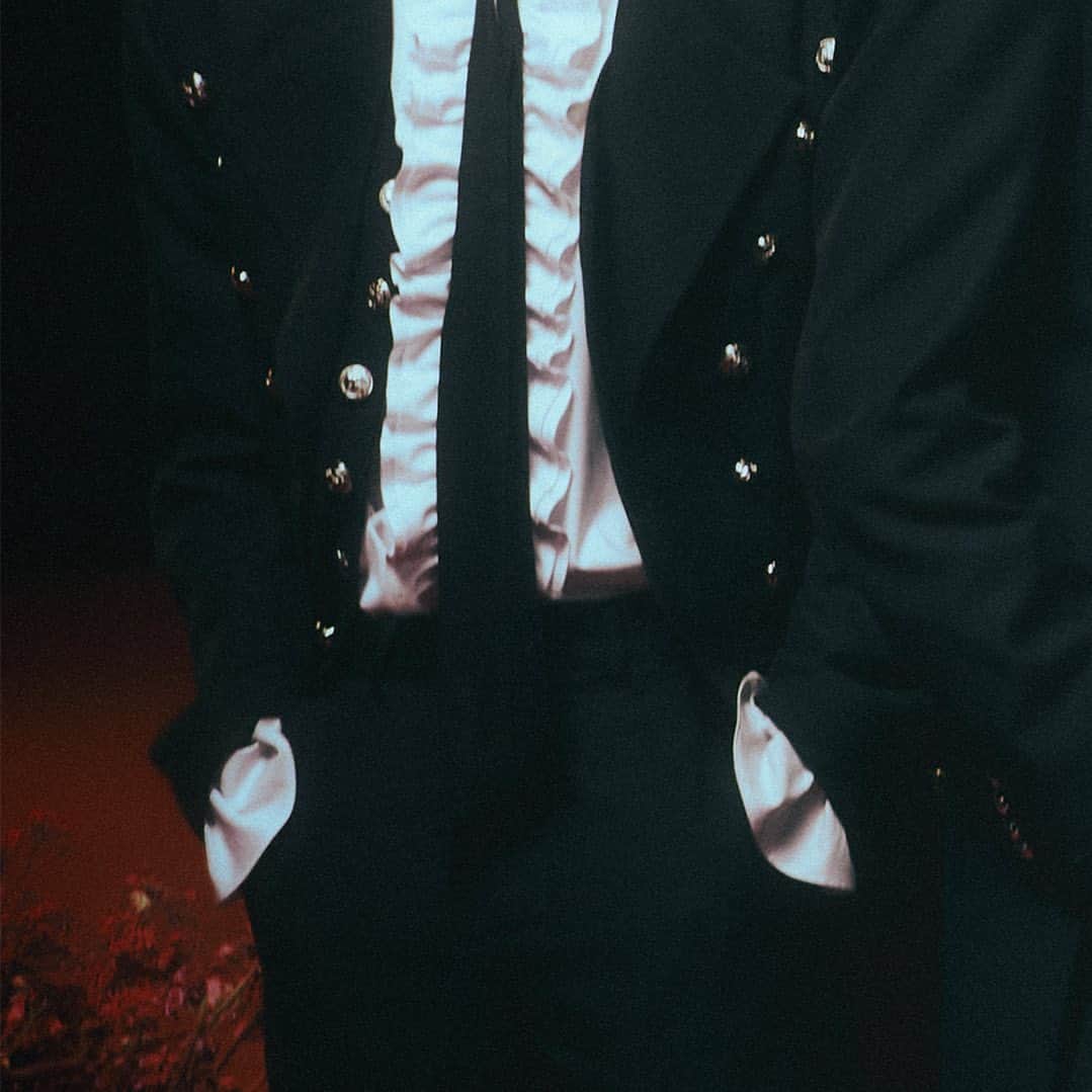 のインスタグラム：「#ENHYPEN <DARK BLOOD> Concept Photo (NEW Ver.)  #엔하이픈 #DARKBLOOD #EN_NEW」