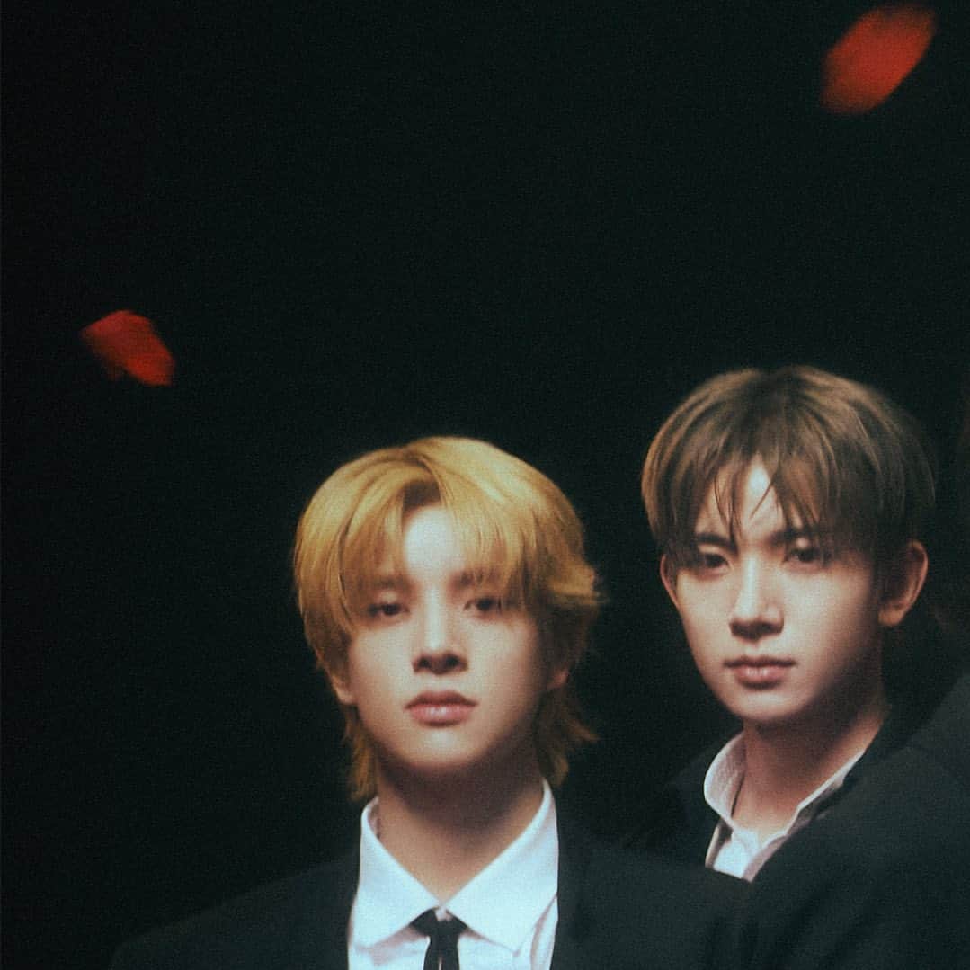 のインスタグラム：「#ENHYPEN <DARK BLOOD> Concept Photo (NEW Ver.)  #엔하이픈 #DARKBLOOD #EN_NEW」
