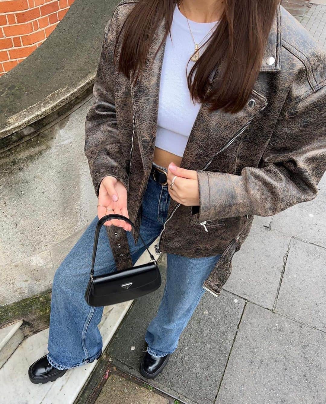 トップショップのインスタグラム：「Mercury’s in retrograde, treat yourself to a new jacket.   @missjamiefirth wears the vintage wash leather jacket [123501084]」