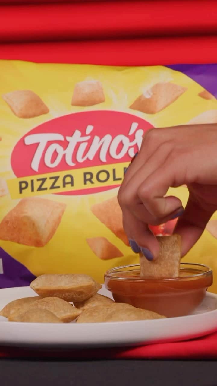 マライア・デュランのインスタグラム：「Got to try some @totinos pizza rolls with the Hot Ones Last Dab sauces 🔥😤 Join us on May 18th at The Berrics #ad #totinos #pizzarolls」
